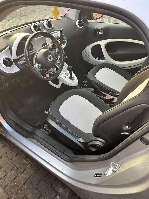 Grau Gebraucht 2015 Smart ForTwo Coupé Kleinwagen | 5.400 € (Superpreis) - Bild 1/4