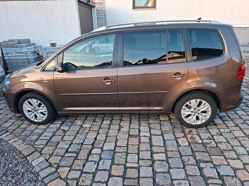 Gebraucht VW Touran 105 PS (77 kW) 2013 Braun Van / Kleinbus