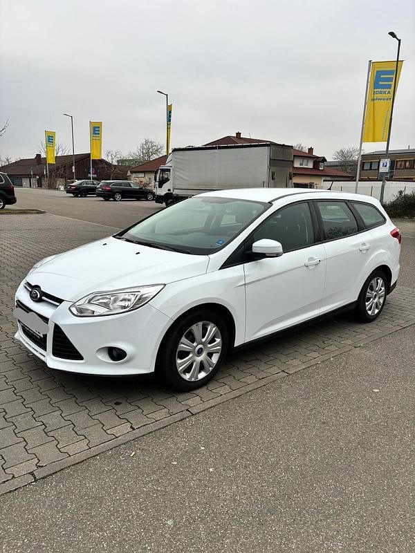 Gebraucht Ford Focus Trend 116 PS (85 kW) 2012 Weiß Kombi