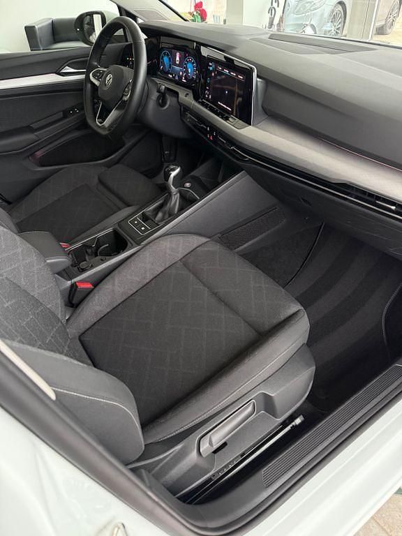 Gebraucht VW Golf VIII Life 116 PS (85 kW) 2023 Weiß Kombi