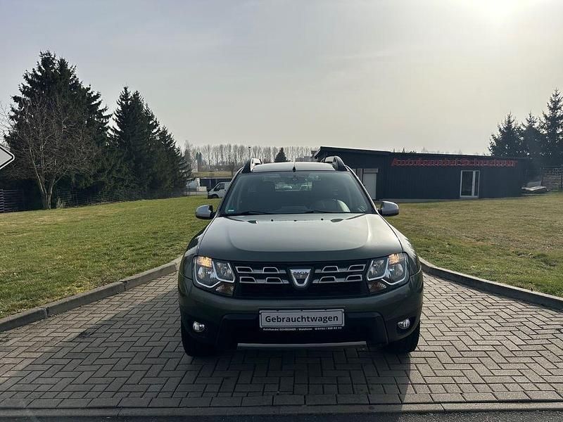 Gebraucht Dacia Duster Lauréate 109 PS (80 kW) 2015 Grün SUV