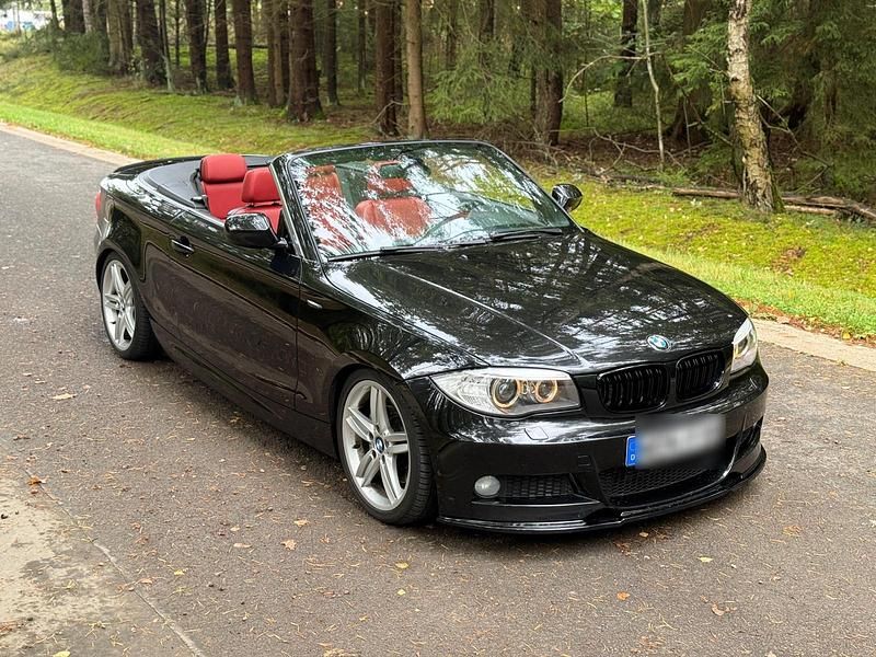 Schwarz Gebraucht 2011 BMW 123 Cabriolet M Sport Cabrio | 14.100 € - Bild 1/4