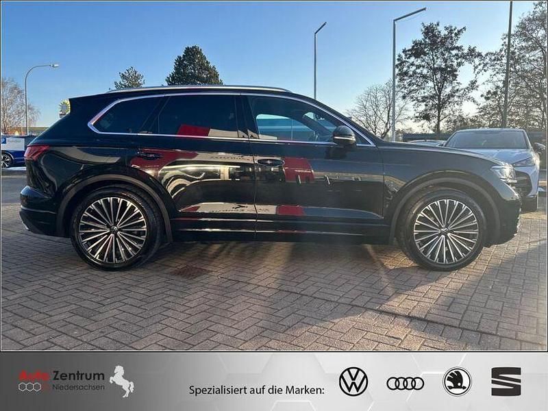 Gebraucht VW Touareg Elegance 286 PS (210 kW) 2025 Grenadilla black metallic SUV