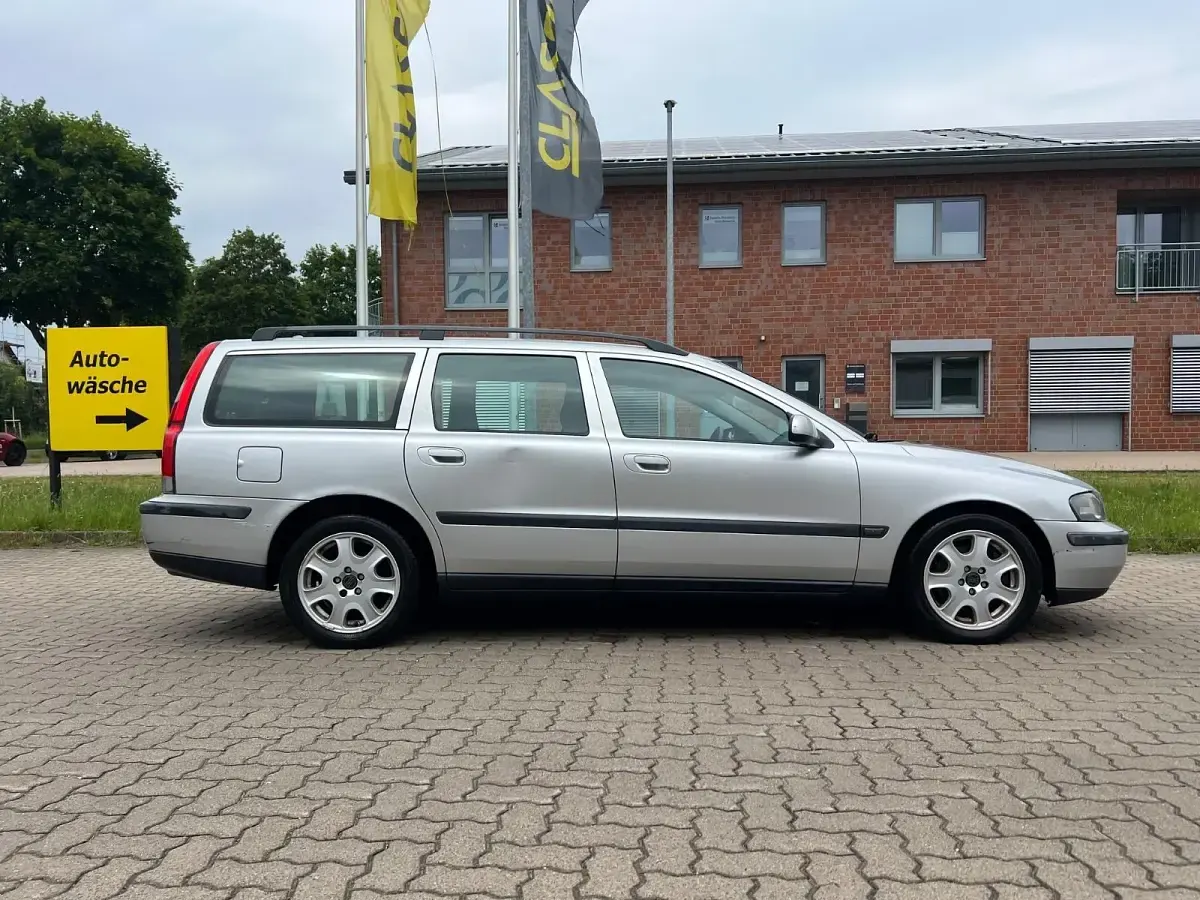 Gebraucht Volvo V70 130 PS (95 kW) 2002 Silber Kombi