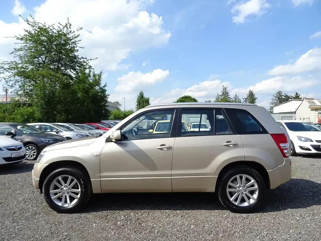 Gebraucht Suzuki Grand Vitara Club 140 PS (102 kW) 2009 Beige SUV