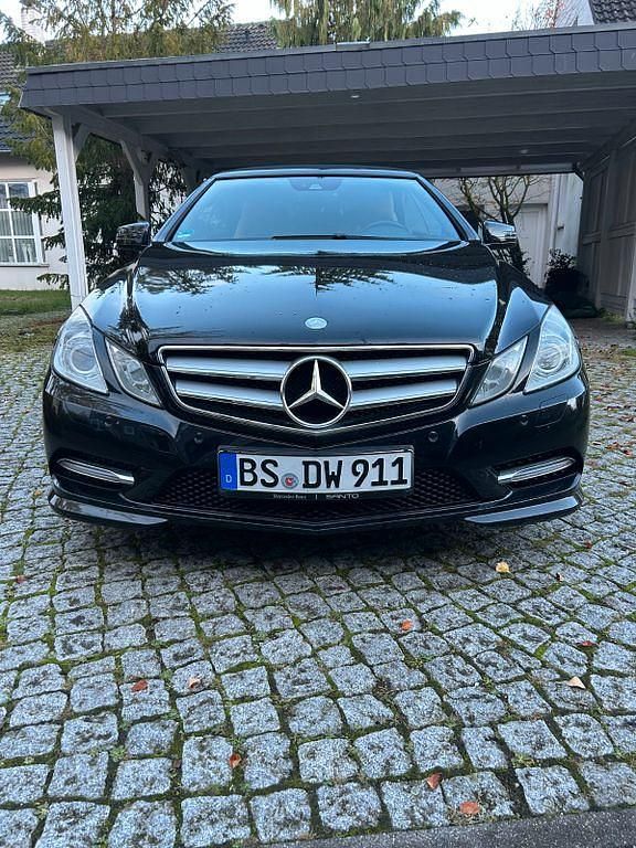Gebraucht Mercedes E200 Elegance 184 PS (135 kW) 2013 Schwarz Cabrio