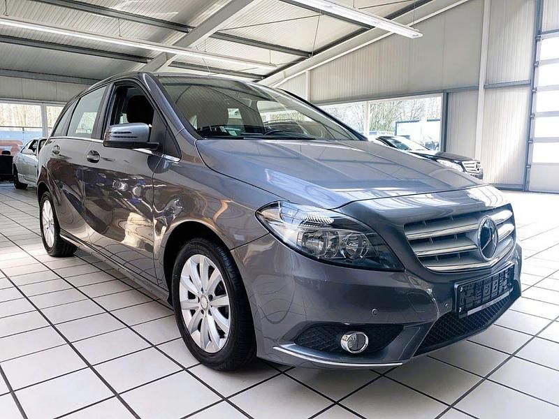 Gebraucht Mercedes B180 109 PS (80 kW) 2013 Grau Van / Kleinbus