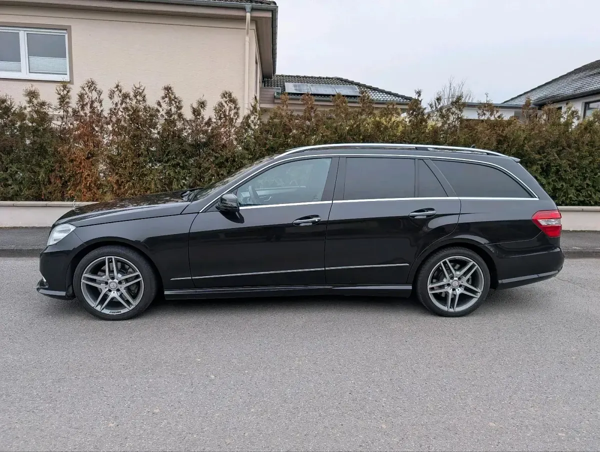 Gebraucht Mercedes E500 387 PS (284 kW) 2011 Schwarz Kombi