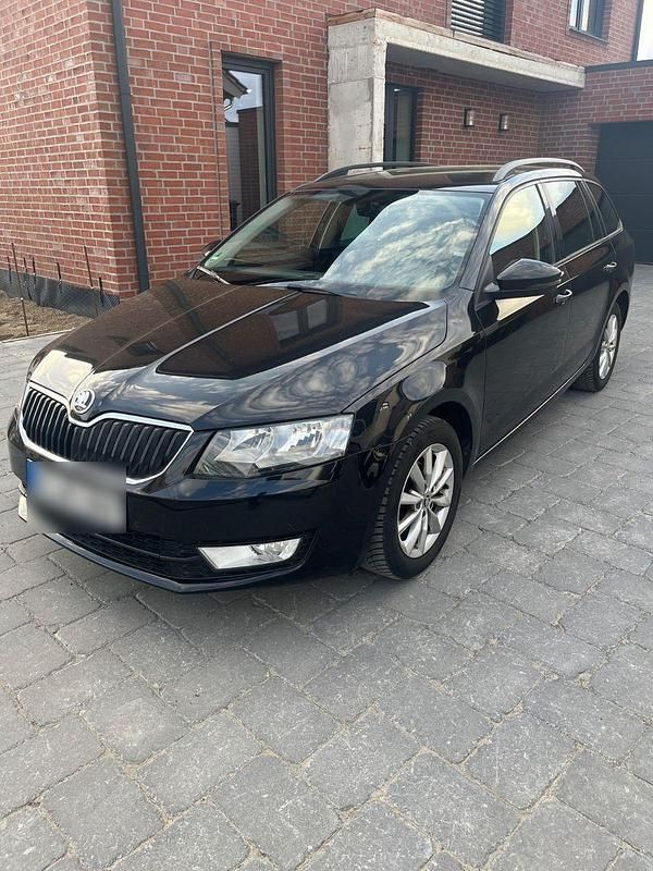 Usado Skoda Octavia 110 HP (80 kW) 2017 Preto Carrinha