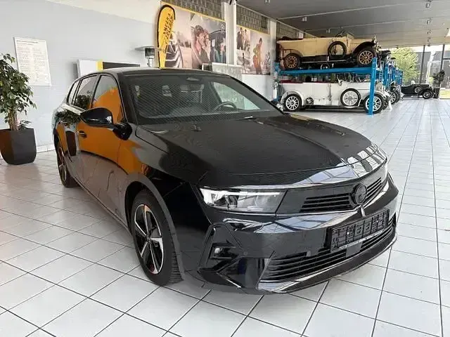Gebraucht Opel Astra 131 PS (96 kW) 2024 Karbonschwarz metallic (metallic) Kleinwagen