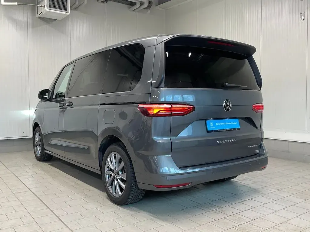 Gebraucht VW Multivan Life 177 PS (130 kW) 2025 Grau Van / Kleinbus