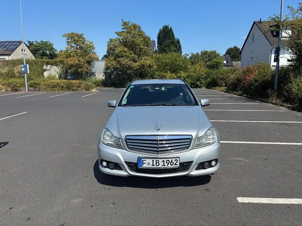 Gebraucht Mercedes C200 Elegance 136 PS (100 kW) 2012 Silber Limousine