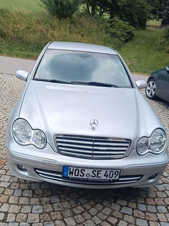 Silber Gebraucht 2006 Mercedes C180 Elegance Limousine | 2.850 € (Guter Preis) - Bild 1/4