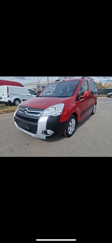 Rot Gebraucht 2009 Citroën Berlingo XTR Van / Kleinbus | 6.499 € (Etwas zu teuer) - Bild 1/4