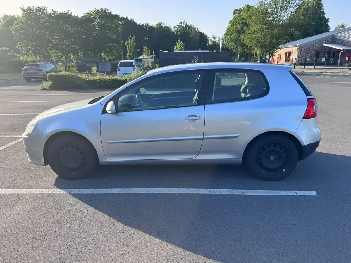 Gebraucht VW Golf V 105 PS (77 kW) 2007 Silber Limousine