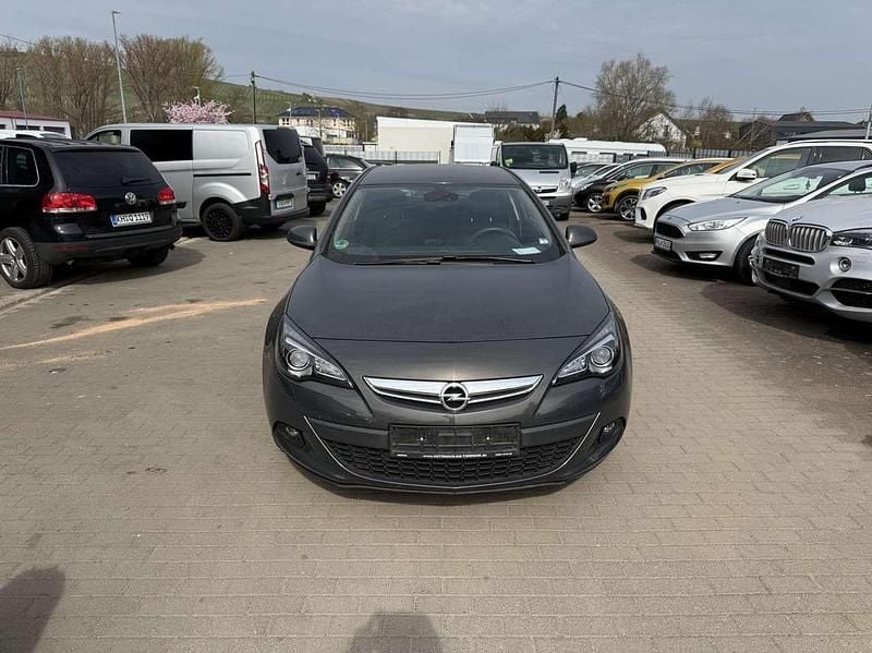 Gebraucht Opel Astra Innovation 140 PS (102 kW) 2012 Plat.anthr./rogrey/0j:silbergr Coupé