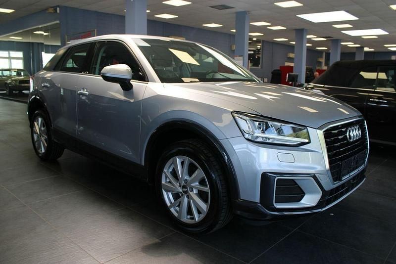 Silber Gebraucht 2019 Audi Q2 Design SUV | 15.980 € (Guter Preis) - Bild 1/4