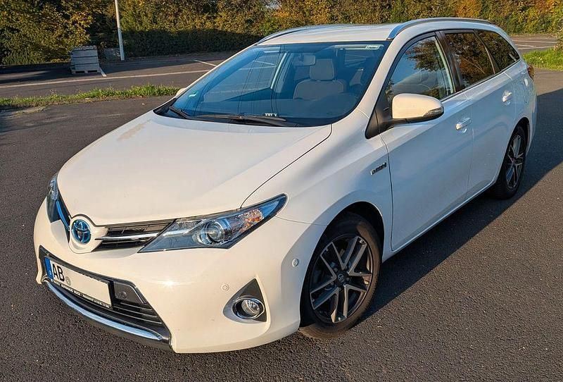 Weiß Gebraucht 2015 Toyota Auris Touring Sports Kombi | 14.700 € (Fairer Preis) - Bild 1/4