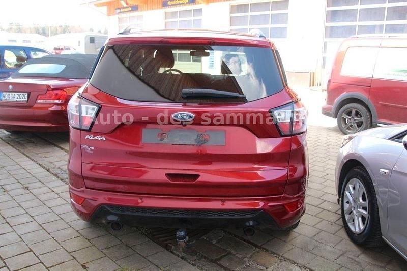 Gebraucht Ford Kuga ST-Line 179 PS (131 kW) 2018 Rot SUV