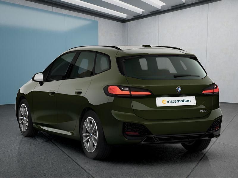 Neu BMW 220 Active Tourer 170 PS (125 kW) 2026 Grün Van / Kleinbus