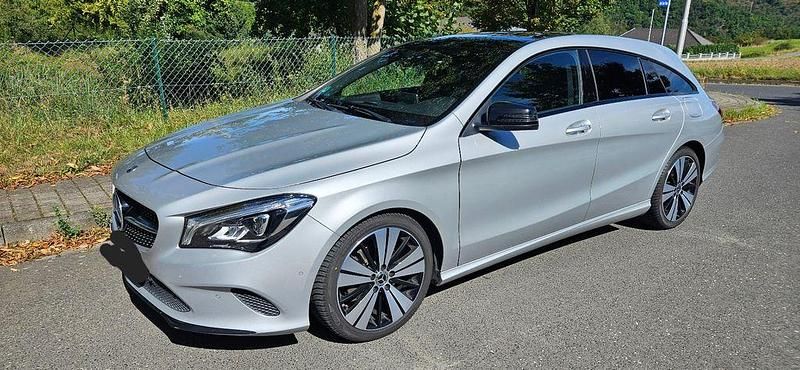 Silber Gebraucht 2018 Mercedes CLA220 Shooting Brake Kombi | 19.600 € (Guter Preis) - Bild 1/4