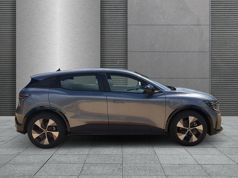 Metallic Gebraucht 2022 Renault Mégane Equilibre | 22.090 € (Fairer Preis) - Bild 1/4