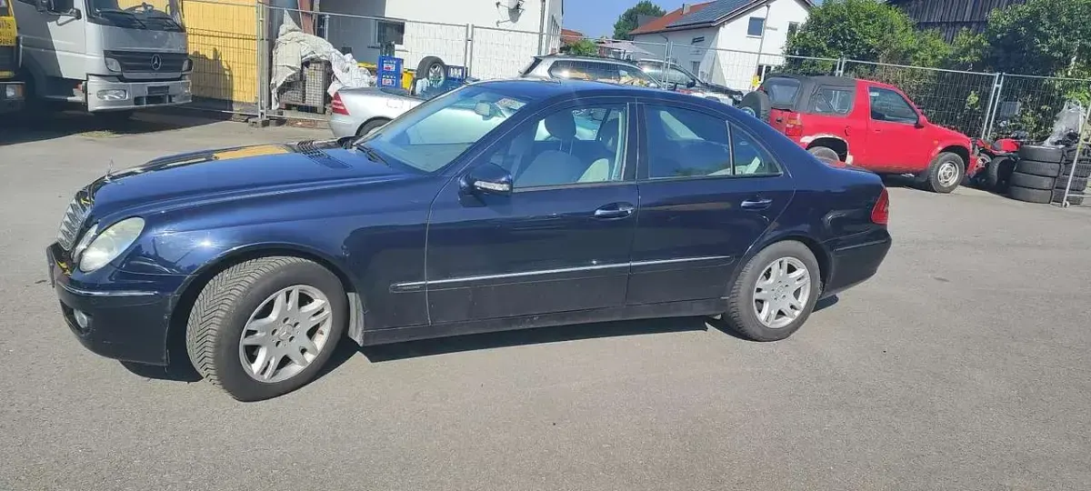 Gebraucht Mercedes E320 224 PS (164 kW) 2007 Tansanitblau  metalliclack Limousine