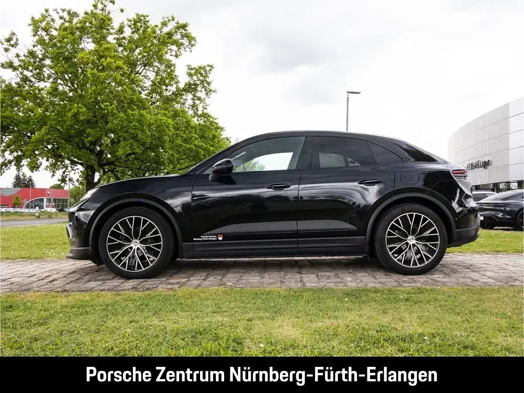 Gebraucht Porsche Macan 264 kW (360 PS) 2025 Tiefschwarzmetallic SUV