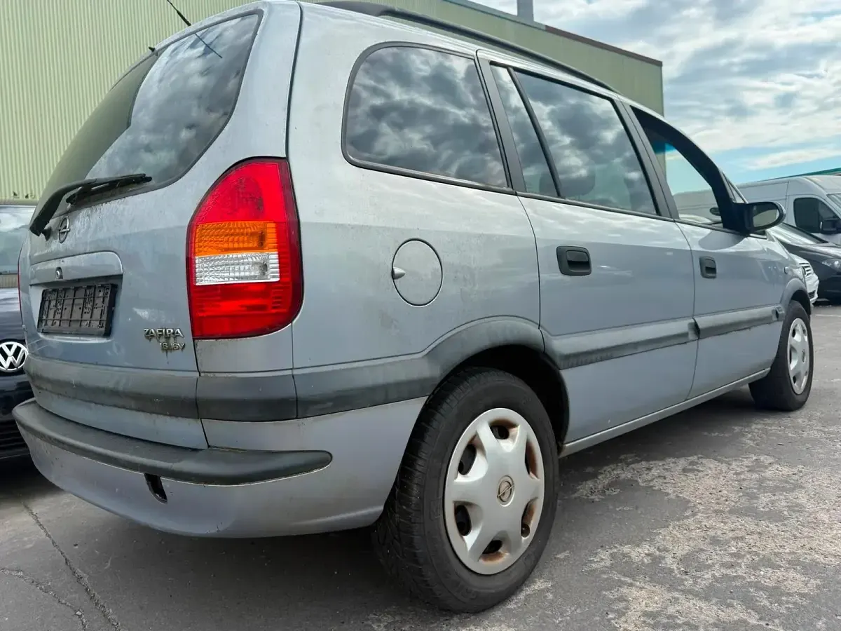 Gebraucht Opel Zafira 101 PS (74 kW) 2000 Silber Van / Kleinbus