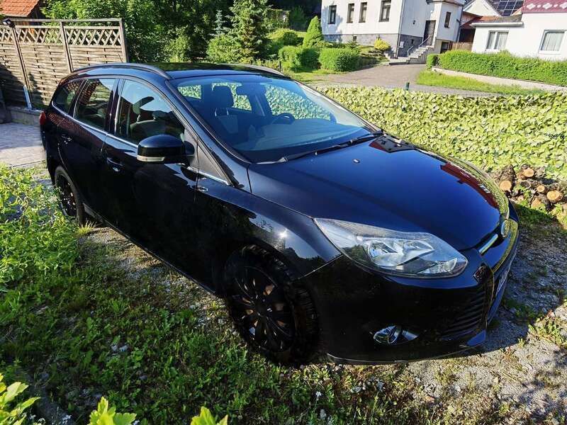 Schwarz Gebraucht 2013 Ford Focus Kombi | 4.870 € (Superpreis) - Bild 1/4