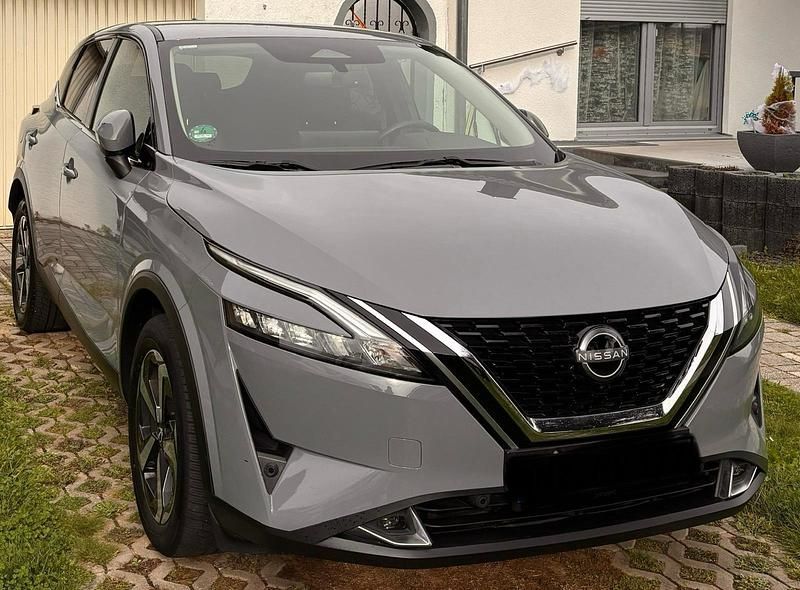 Grau Gebraucht 2022 Nissan Qashqai N-Connecta SUV | 23.500 € (Etwas zu teuer) - Bild 1/4