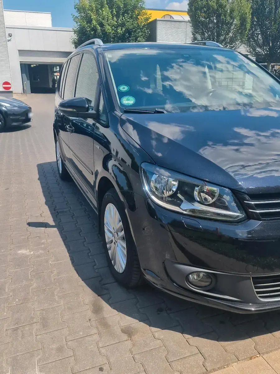 Gebraucht VW Touran Cup 140 PS (102 kW) 2014 Schwarz Van / Kleinbus