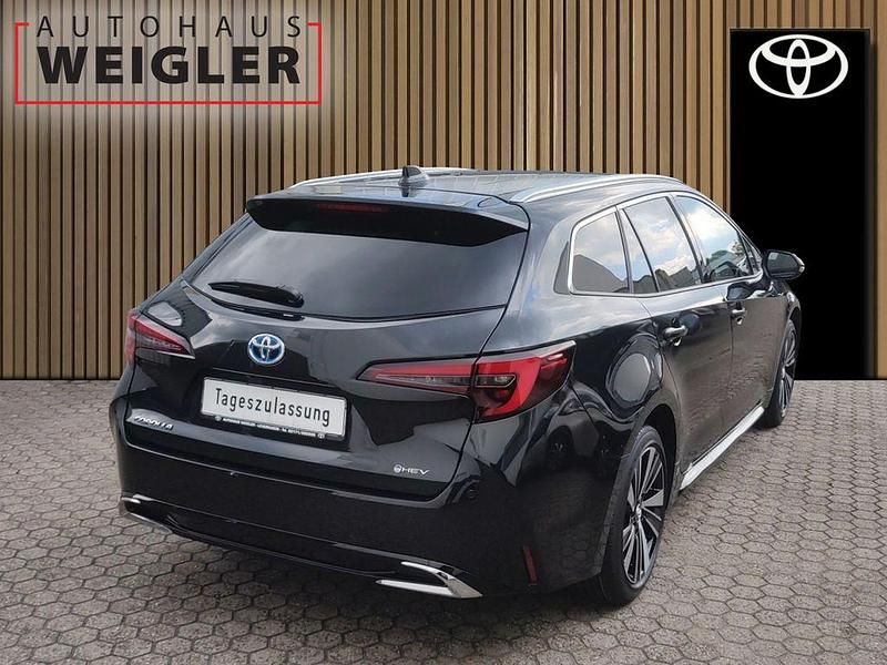 Neu Toyota Corolla 98 PS (72 kW) 2025 Schwarz Limousine