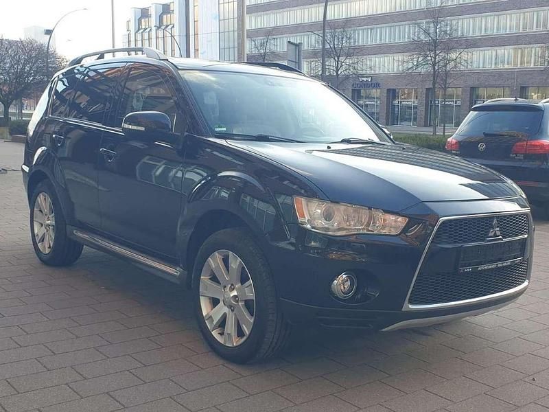 Gebraucht Mitsubishi Outlander Instyle 177 PS (130 kW) 2012 Pantherschwarz (p) SUV