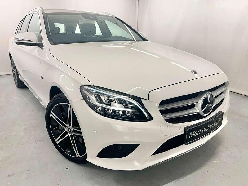 Polarweiss Gebraucht 2020 Mercedes C300e Kombi | 25.590 € (Fairer Preis) - Bild 1/4