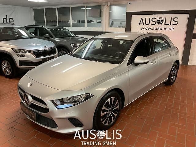 Silber Gebraucht 2021 Mercedes A180 Advanced Limousine | 18.990 € (Superpreis) - Bild 1/4