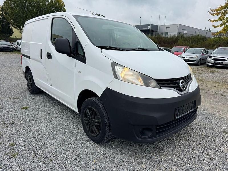 Weiß Gebraucht 2012 Nissan NV200 Comfort Van / Kleinbus | 5.190 € (Fairer Preis) - Bild 1/4