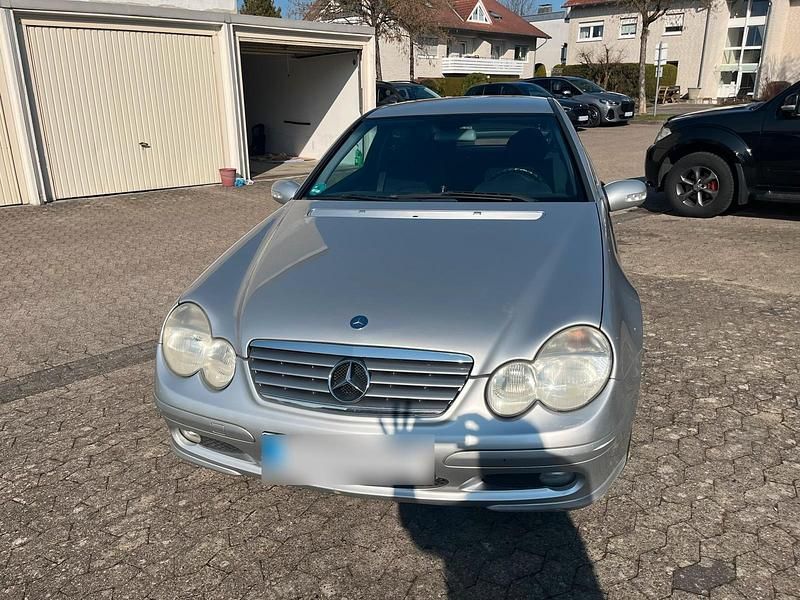 Gebraucht Mercedes C180 143 PS (105 kW) 2003 Silber Coupé
