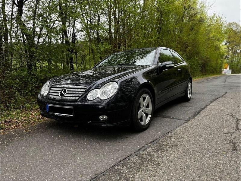 Schwarz Gebraucht 2005 Mercedes C160 Coupé | 5.490 € (Fairer Preis) - Bild 1/4