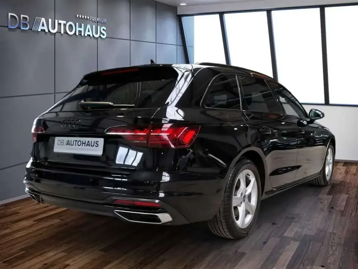 Używany Audi A4 Advanced Plus 150 KM (110 kW) 2023 Czarny Kombi