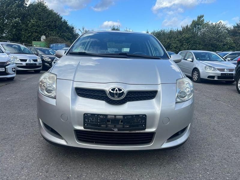 Silber Gebraucht 2009 Toyota Auris Limousine | 2.950 € (Guter Preis) - Bild 1/4