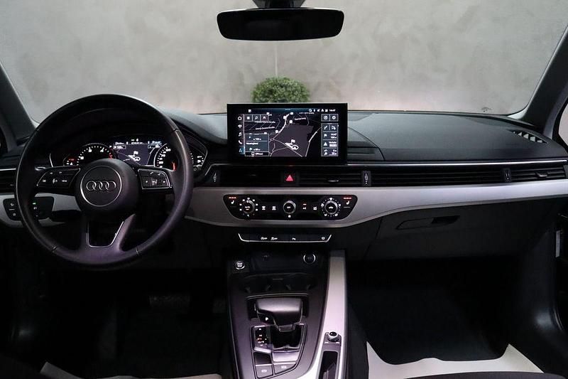 Second-hand Audi A4 Sport 163 CP (119 kW) 2023 Negru Break