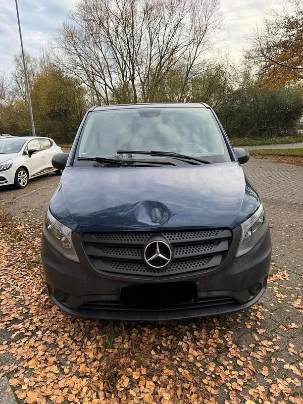 Blau Gebraucht 2015 Mercedes Vito Kombi | 10.500 € - Bild 1/4
