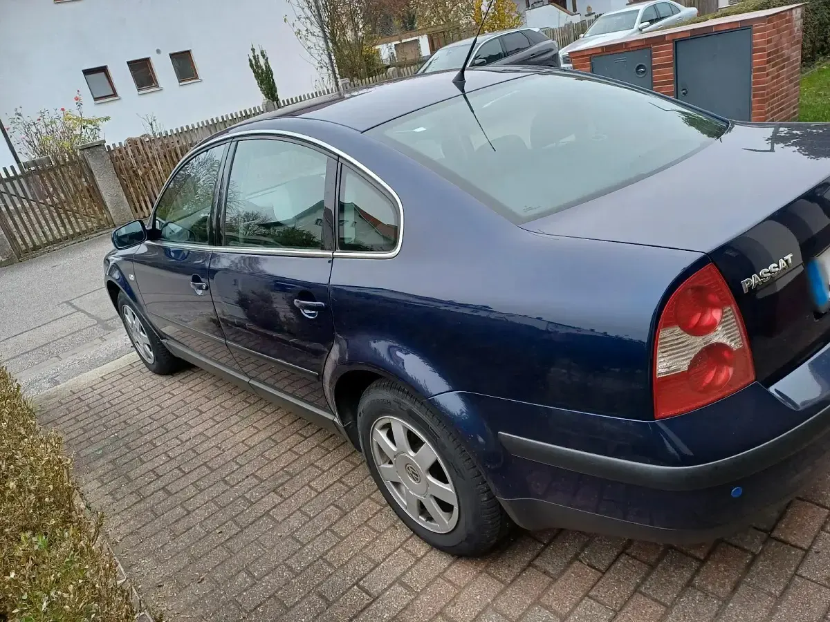 Usata VW Passat 131 CV (96 kW) 2004 Blu Berlina