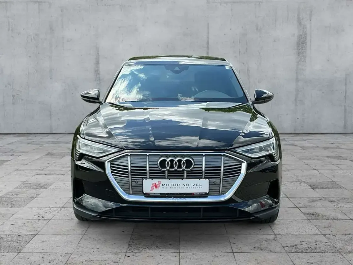 Gebraucht Audi e-tron S-Line 300 kW (408 PS) 2022 Mythosschwarz metallic SUV