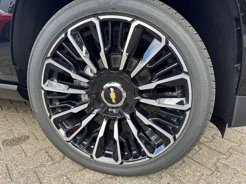 Neu Chevrolet Suburban 426 PS (313 kW) 2025 Schwarz SUV