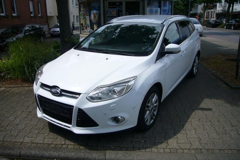 Weiß Gebraucht 2013 Ford Focus Kombi | 2.450 € (Superpreis) - Bild 1/4