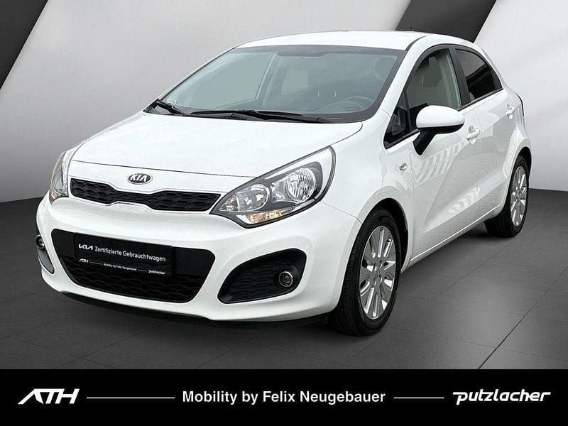 Weiß Gebraucht 2014 Kia Rio FIFA World Cup Edition Limousine | 9.900 € (Etwas zu teuer) - Bild 1/4