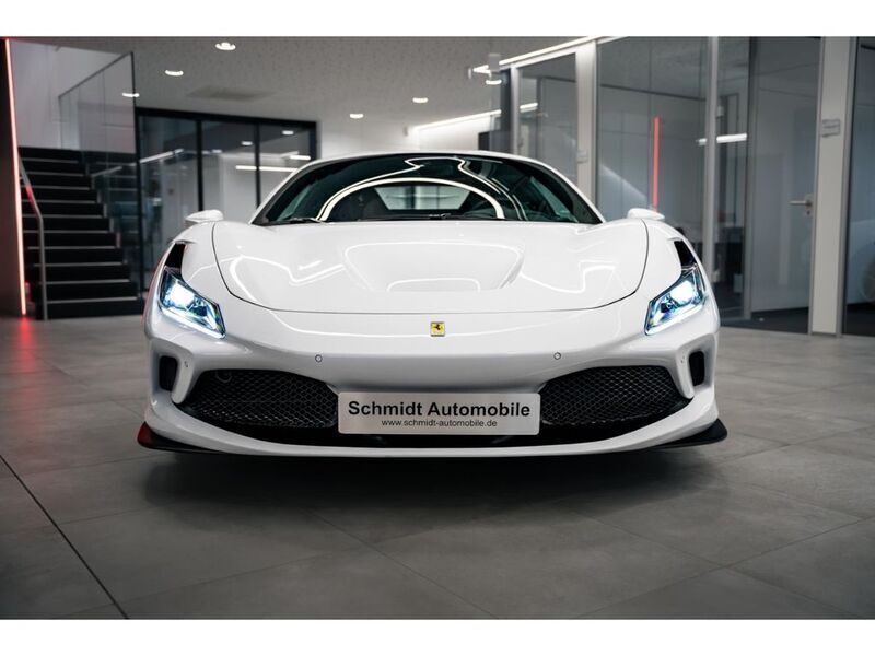 Bianco cervino (weiss) Gebraucht 2022 Ferrari F8 Coupé | 306.900 € - Bild 1/4
