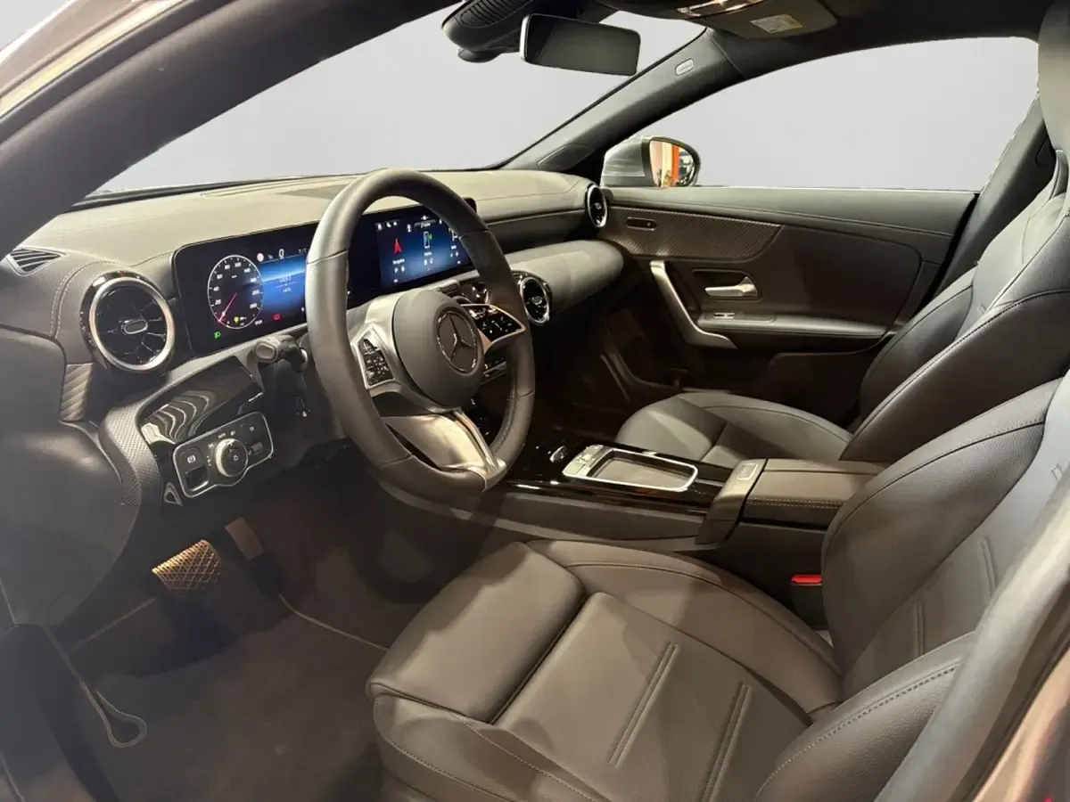 Gebraucht Mercedes CLA180 Progressive 100 PS (73 kW) 2025 Szary Coupé